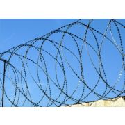 Спиральный барьер безопасности из армированной колючей ленты:бухты 600мм витков в п.м. 4, клепок -3 ГОСТ 3282-74 (10м)